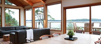 Pacific Retreat-Ocean Views, Tonquin, Hot Tub, BBQ