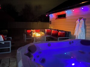 Terrace/patio - 2 bedroom accommodation in Leziate, near Kings Lynn (Leziate, near Kings Lynn)