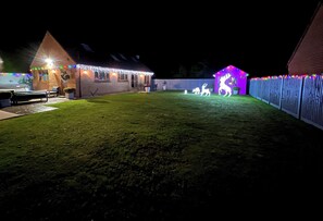 Property grounds - 2 bedroom accommodation in Leziate, near Kings Lynn (Leziate, near Kings Lynn)