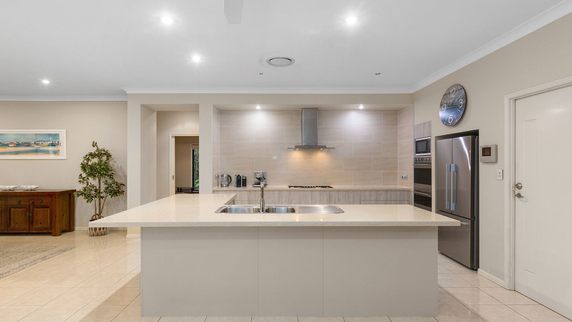 Microwave, oven, dishwasher, coffee/tea maker