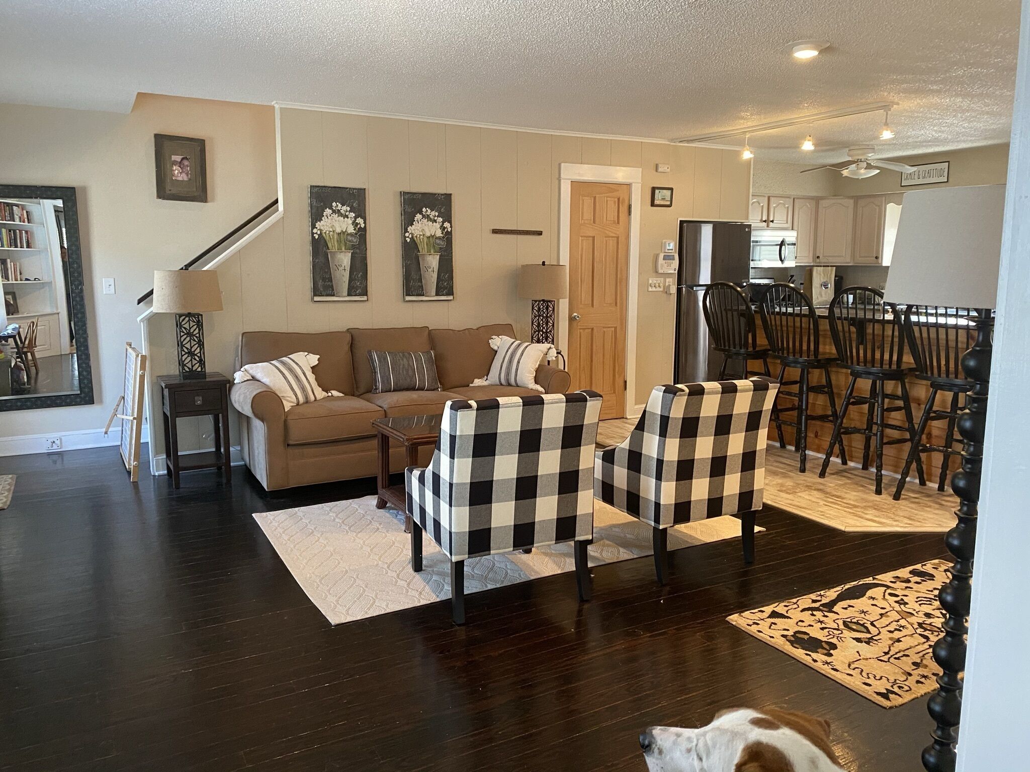 Ocean block 5 BR home with fenced-in yard, steps to bch, Great for entertaining!