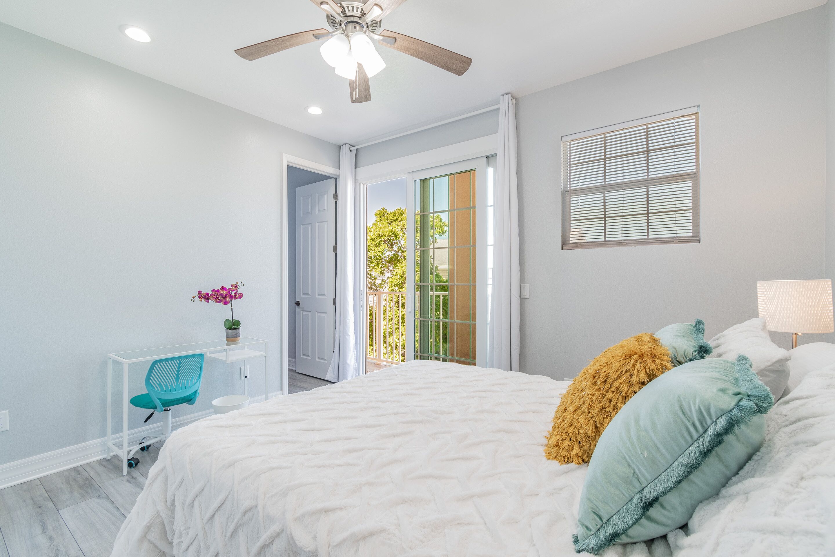 UNIT C! STEPS FROM THE BEACH! W PRIVATE ROOF TERRACE!!