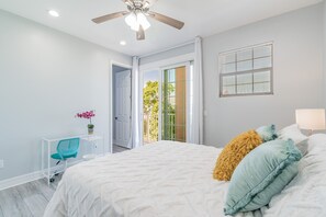 3 Schlafzimmer, Schreibtisch, Bügeleisen/Bügelbrett, Reisekinderbett