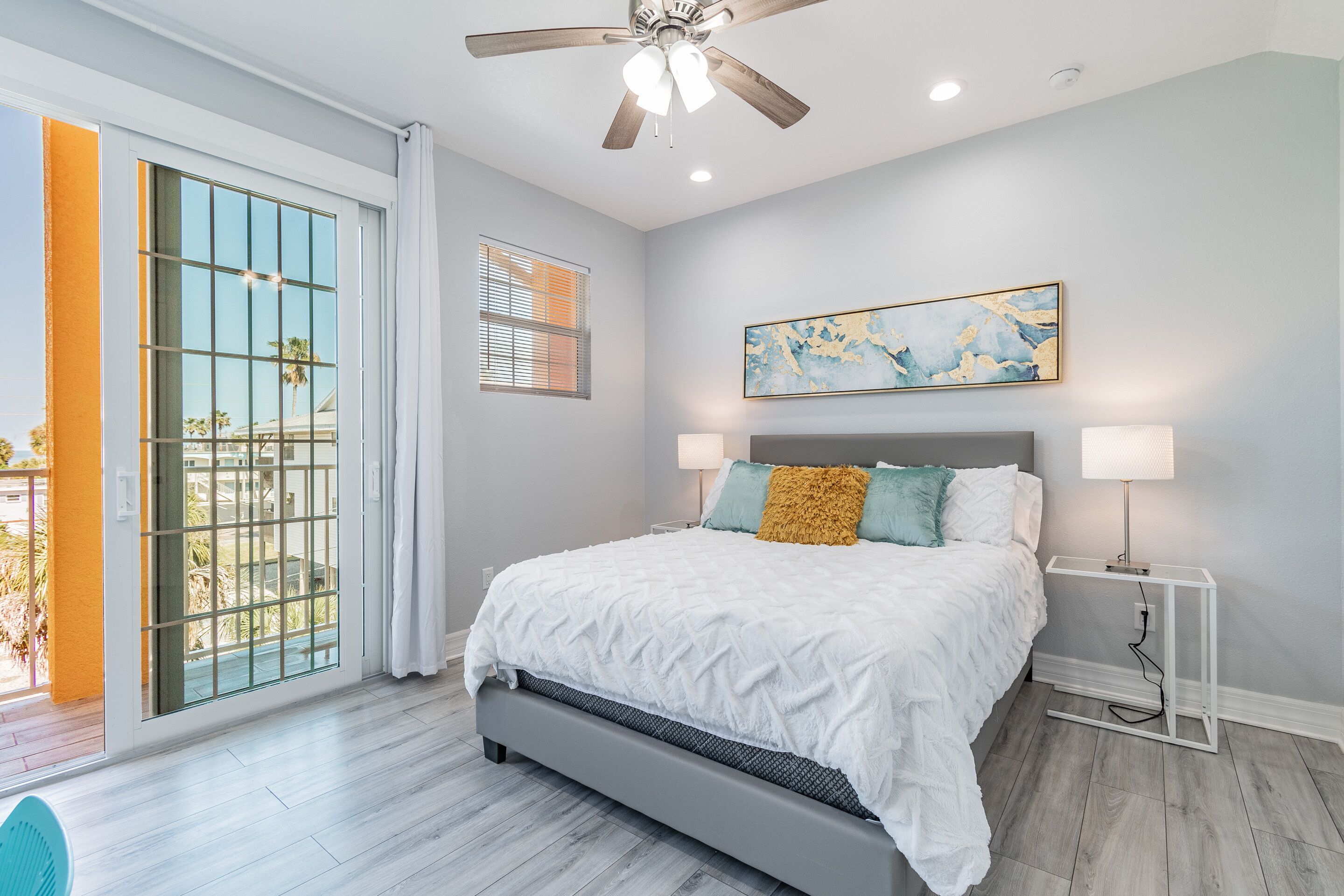 UNIT C! STEPS FROM THE BEACH! W PRIVATE ROOF TERRACE!!