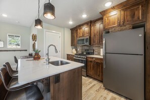 Fridge, microwave, oven, stovetop - BLACK SHEEP INN Newly Constructed Hampshire #3 of 4 Units (Cedar City)