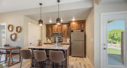 BLACK SHEEP INN Newly Constructed Hampshire #3 of 4 Units