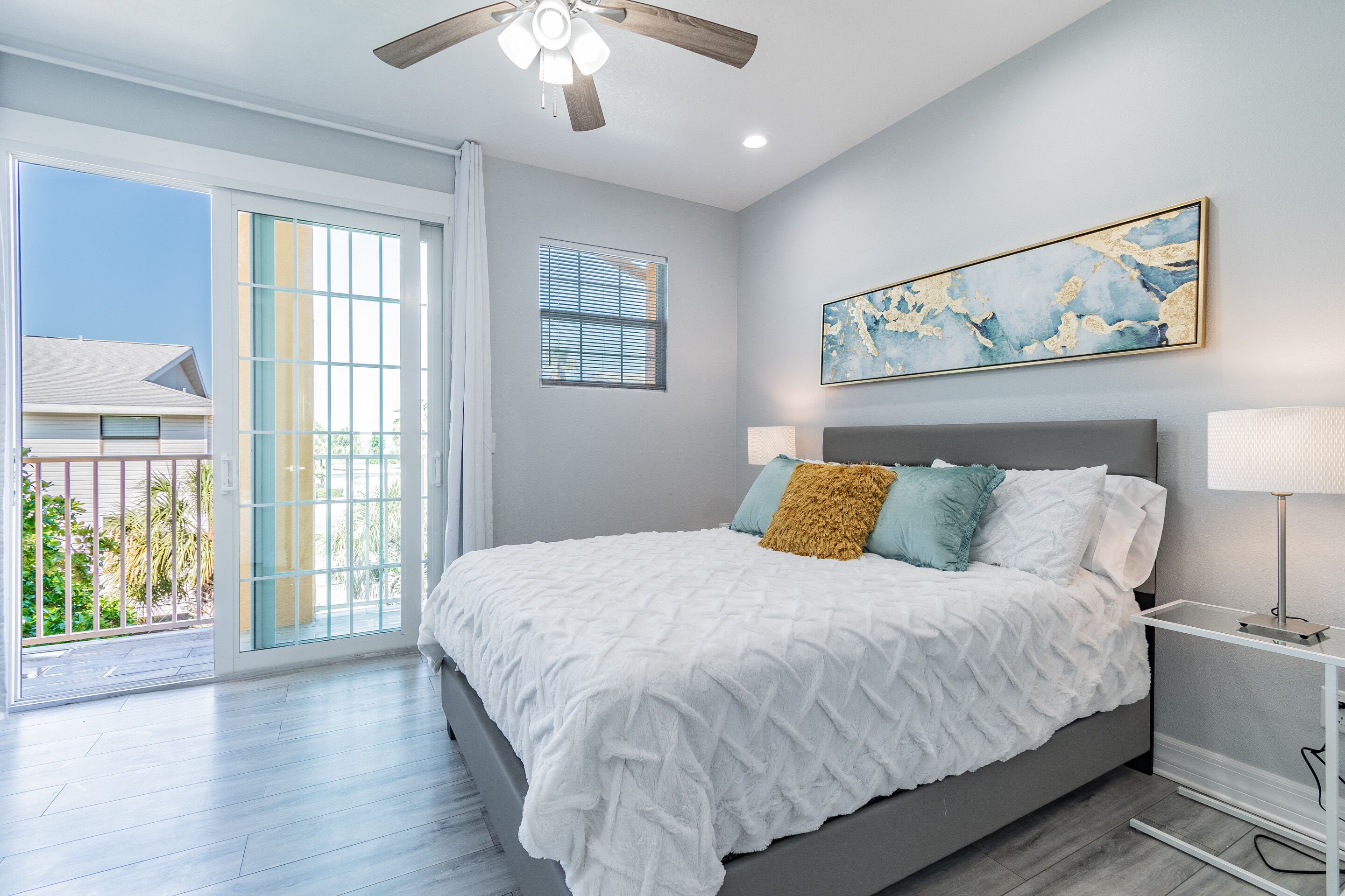 UNIT D! STEPS FROM THE BEACH! W PRIVATE ROOF TERRACE!!