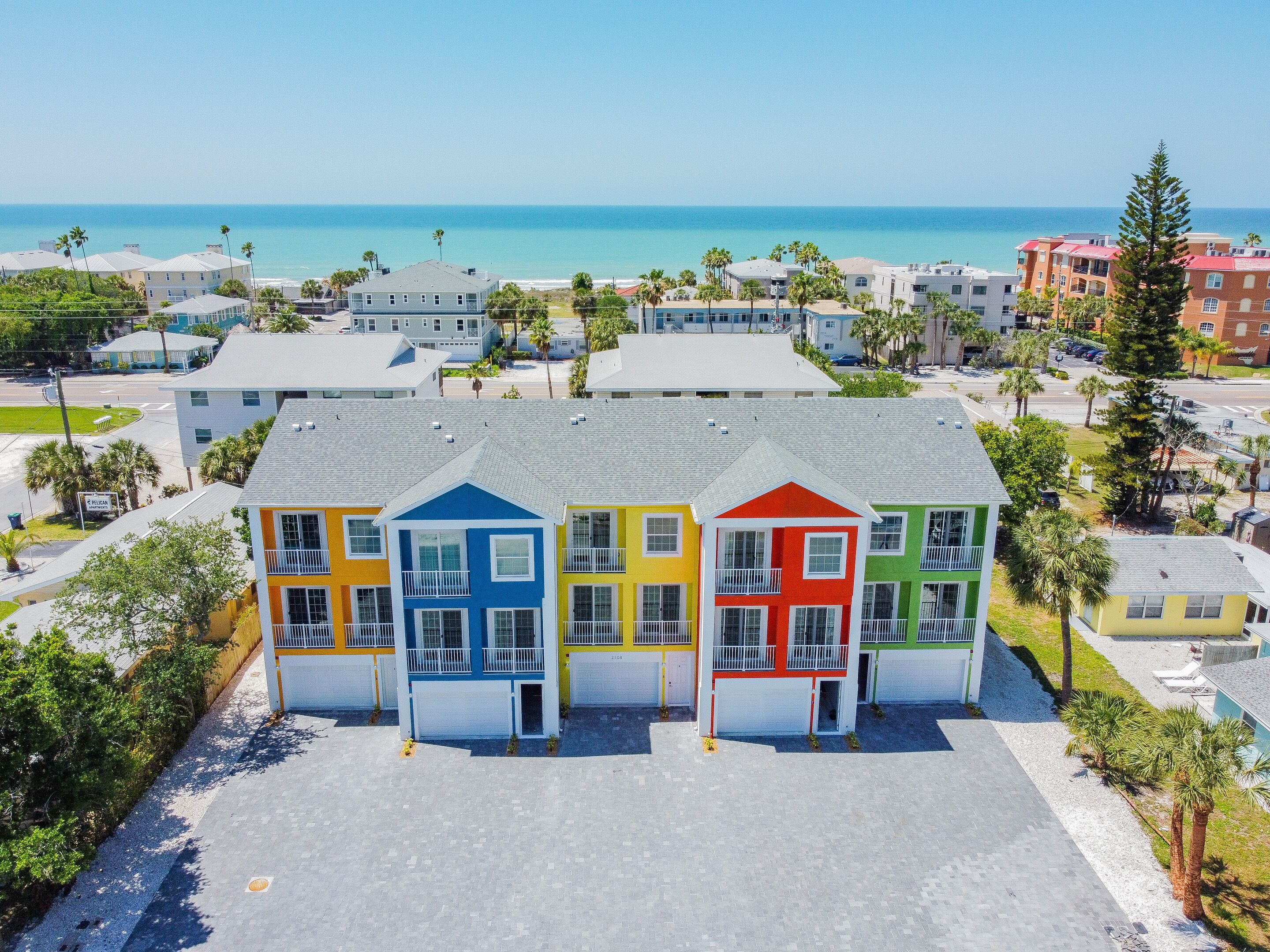 UNIT D! STEPS FROM THE BEACH! W PRIVATE ROOF TERRACE!!