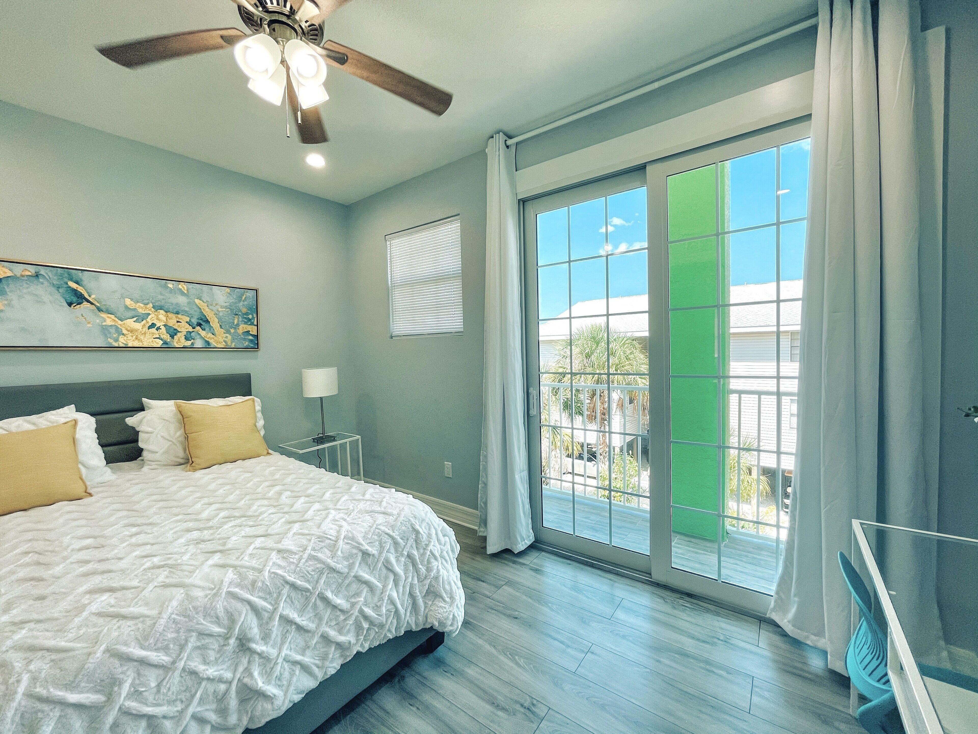 UNIT E! ACROSS THE BEACH! W PRIVATE ROOF TERRACE!!