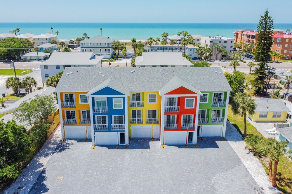 UNIT E! ACROSS THE BEACH! W PRIVATE ROOF TERRACE!!