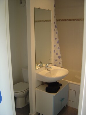 Bathtub, soap, toilet paper