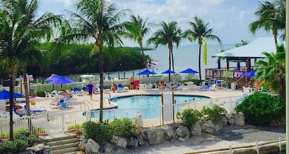 Condo 2br/2bath waterfront