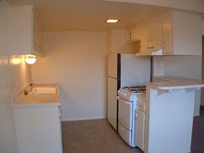 Fridge, microwave, oven, stovetop - Security 10mins from Downtown Shopping Centers (Oklahoma City)