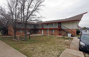 Exterior - Security 10mins from Downtown Shopping Centers (Oklahoma City)