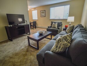 Living area - Security 10mins from Downtown Shopping Centers (Oklahoma City)