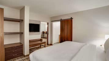 Hypo-allergenic bedding, in-room safe, desk, laptop workspace