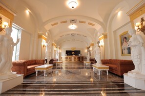 Lobby - Clarion Inn Indore (Sanwer)