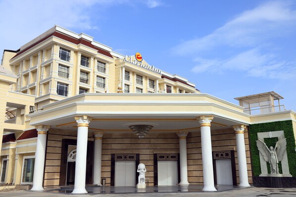 Front of property - Clarion Inn Indore (Sanwer)
