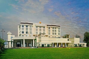 Exterior - Clarion Inn Indore (Sanwer)