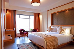 Deluxe Room, 1 Double Bed, Non Smoking | Premium bedding, memory foam beds, minibar, in-room safe