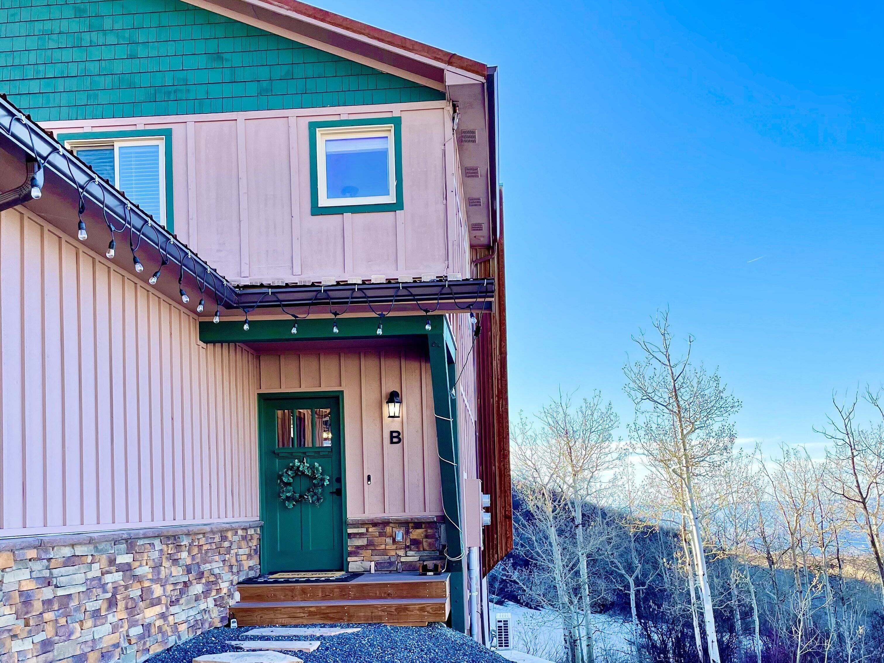 Modern Cozy Home <0.5mi  from Powderhorn Mountain Resort with AMENITIES