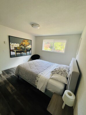 3 室のベッドルーム、デスク、アイロン / アイロン台、旅行用ベビーベッド