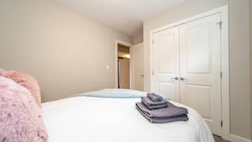 2 slaapkamers, een strijkplank/strijkijzer, gratis wifi, beddengoed