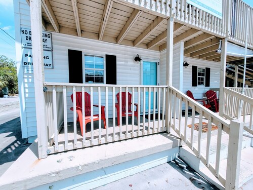 Sunsplash, Walk to the beach, walk to Main Street