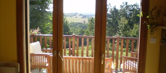 Villa chalet au calme, vue dominante, climatisée, piscine privée, lac à 1 km,