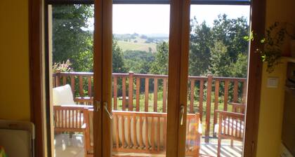 Country villa, beautiful view, above ground pool, children's play area, a lac !