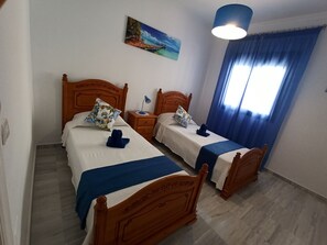 4 bedrooms, iron/ironing board, bed sheets, wheelchair access
