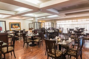 Se ofrece un desayuno a la carta (120.00 MXN por persona)