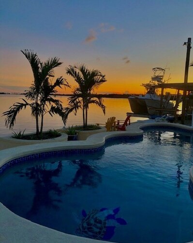 Fantastic Waterfront Location, Beautiful Ocean Views & Near Key West