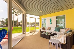 Smart TV - The Flamingo on the Cotee River (Port Richey)