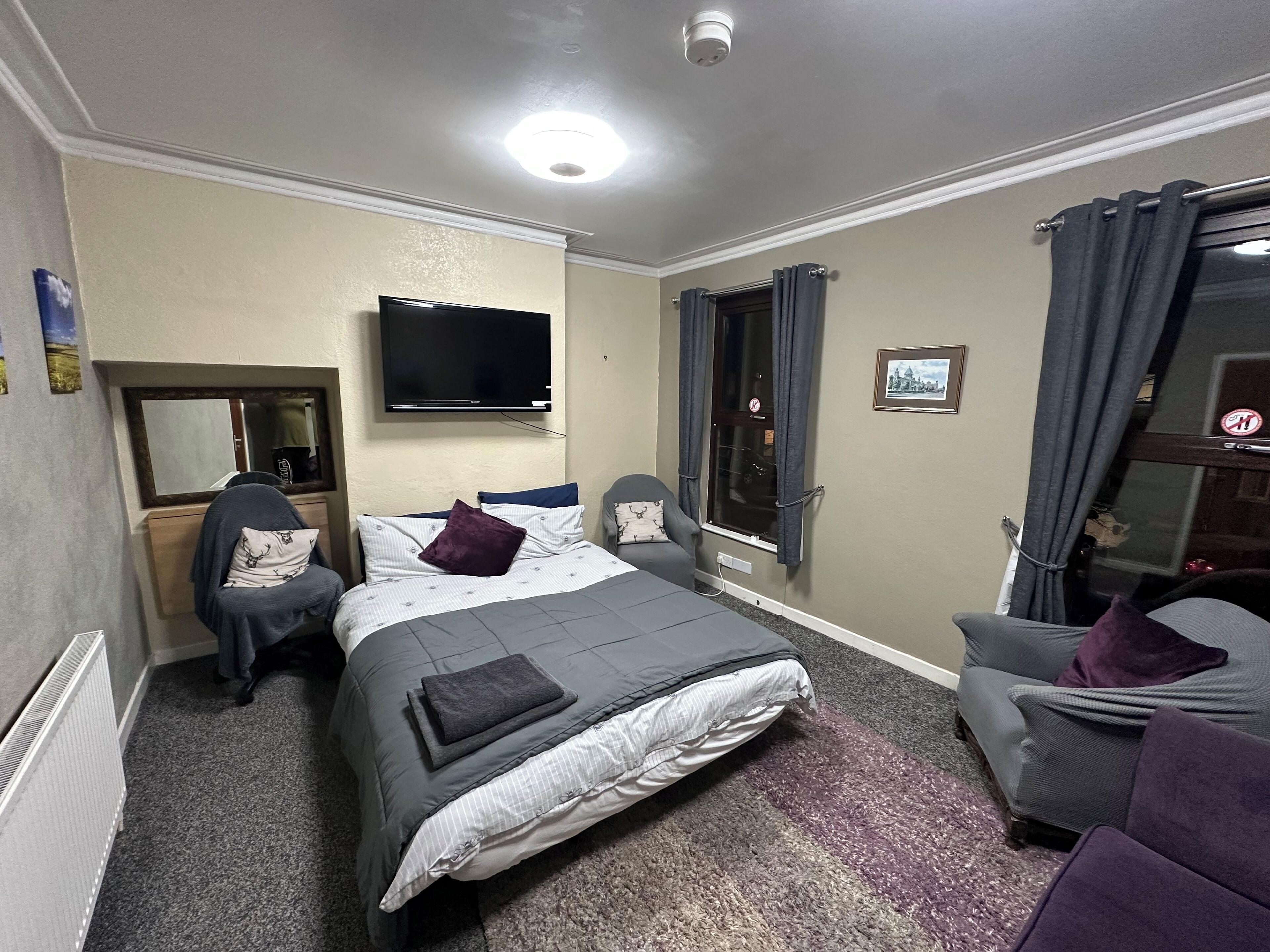 1 habitación, escritorio, tabla de planchar con plancha y wifi gratis 