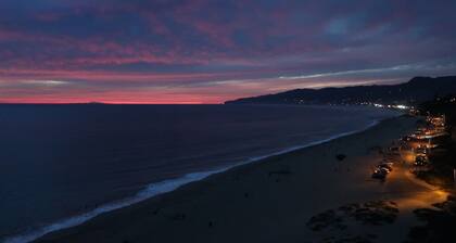 Gated 3 bedroom 3.5 bathroom home in Malibu with pool!