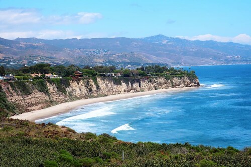 Gated 3 bedroom 3.5 bathroom home in Malibu with pool!