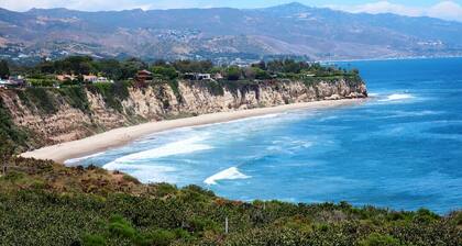 Gated 3 bedroom 3.5 bathroom home in Malibu with pool!