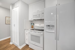 Fridge, microwave, oven, stovetop - Sunrise Villas 208- Pool & Boardwalk to the beach (Port Aransas)