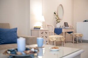 Living area - Nostalgia Corfu Town Apartments (Corfu)