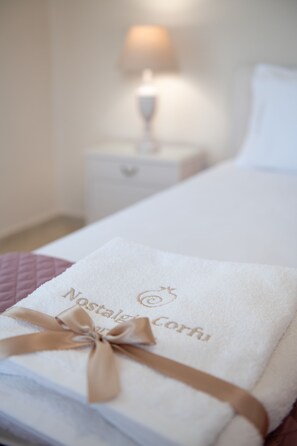 In-room safe, individually decorated, individually furnished, desk - Nostalgia Corfu Town Apartments (Corfu)