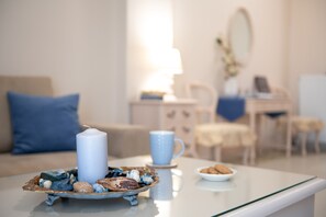 Lägenhet Comfort - 1 sovrum | Vardagsrum | 42-tums LCD-tv med digitalkanaler, tv och Netflix