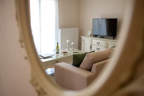 Living area - Nostalgia Corfu Town Apartments (Corfu)