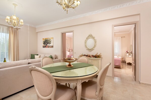 Deluxe Apartment, 2 Bedrooms | In-room dining