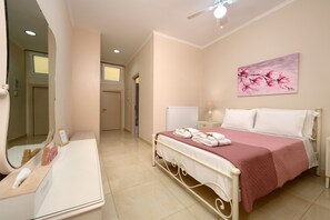 Classic Apartment, 1 Bedroom | In-room safe, individually decorated, individually furnished, desk