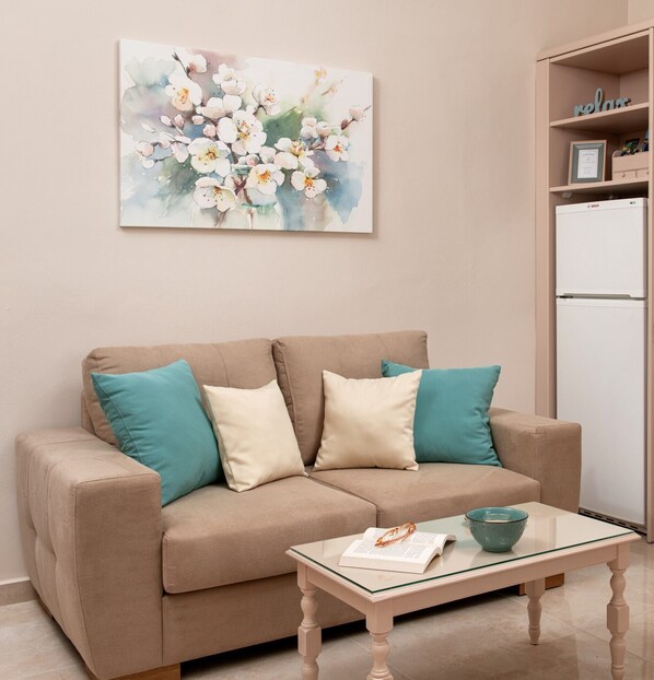 Luxury-Apartment, 1 Schlafzimmer | Wohnbereich | 42-Zoll-LCD-Fernseher mit Digitalempfang, Fernseher, Netflix
