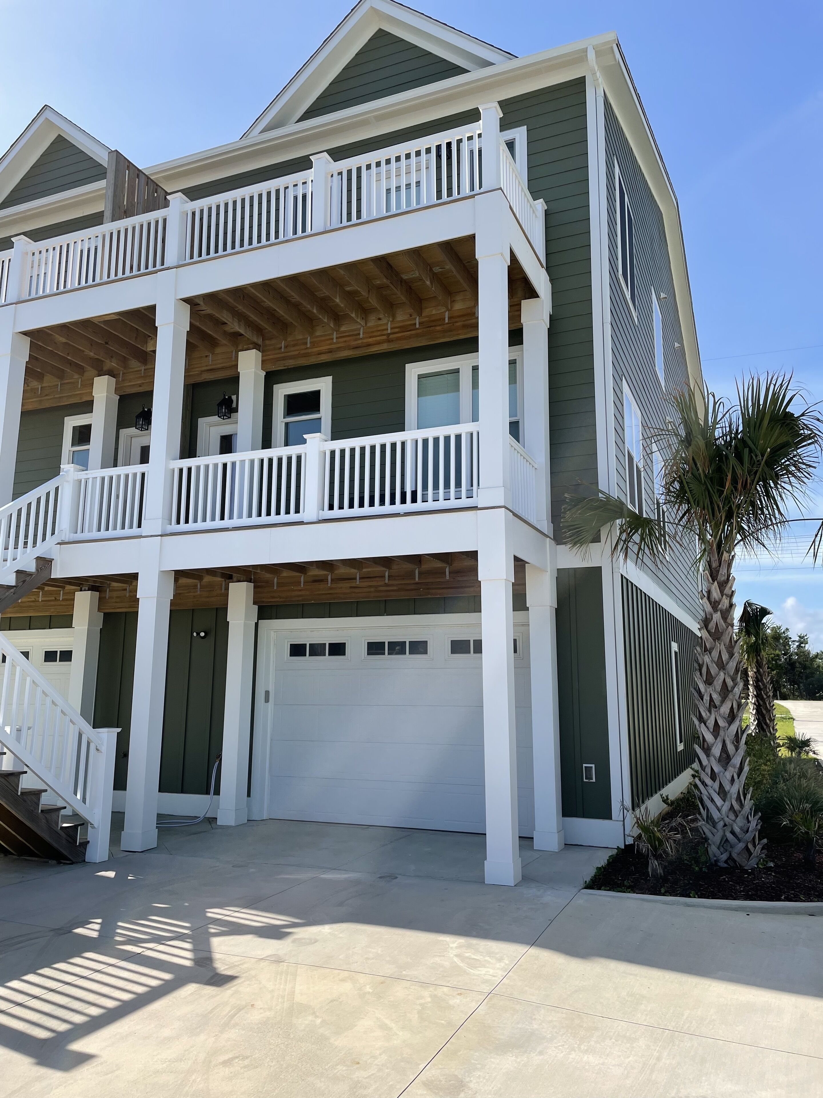 FALL RATES DISCOUNTED! Ocean & Sound VIEWS - 3rd Row House & 4 min walk to sand!