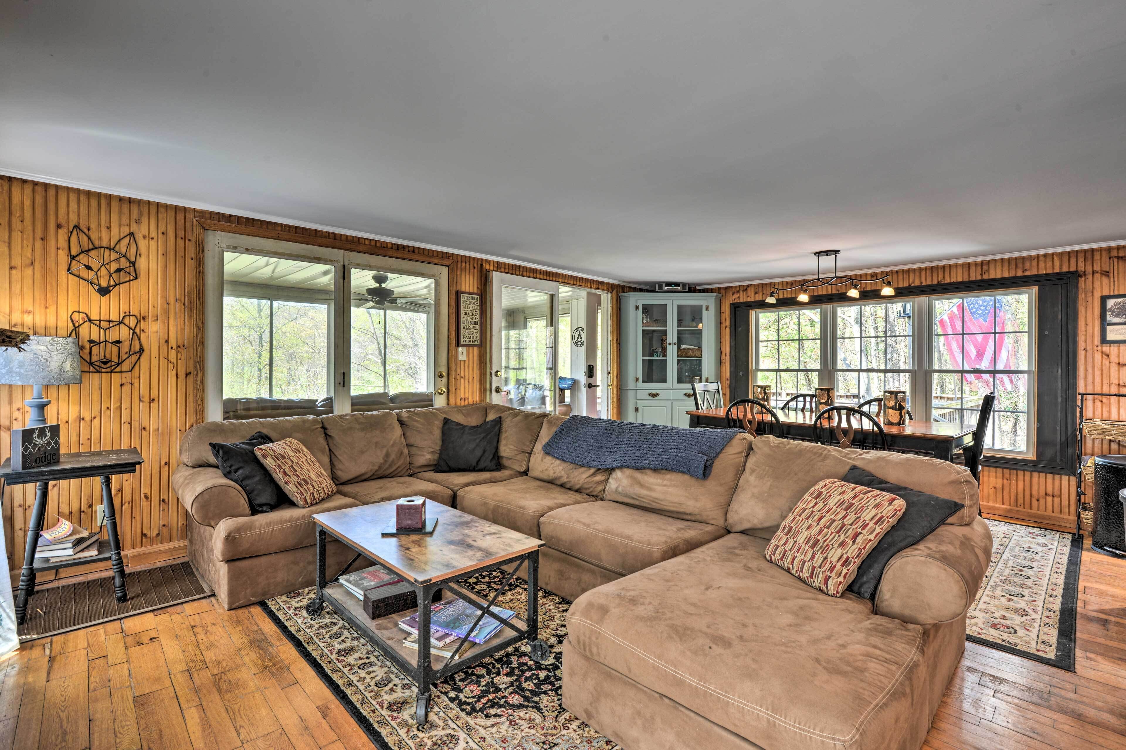 Cozy Cabin with Sunroom & Cacapon River Access!