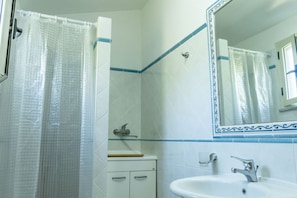 Dusche, Haartrockner, Bidet