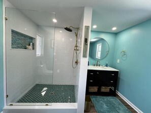 Bathroom - Walk to Washington St. Mall (West Cape May)